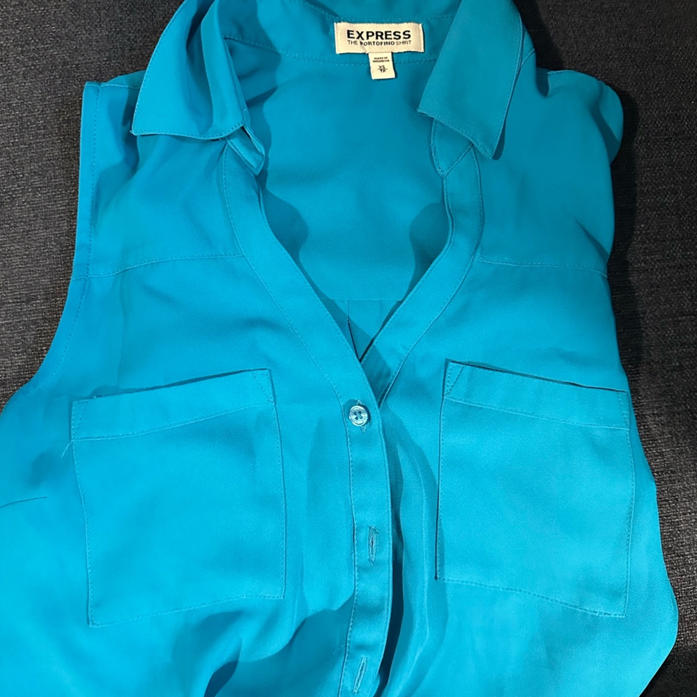 Sleeveless button down shirt